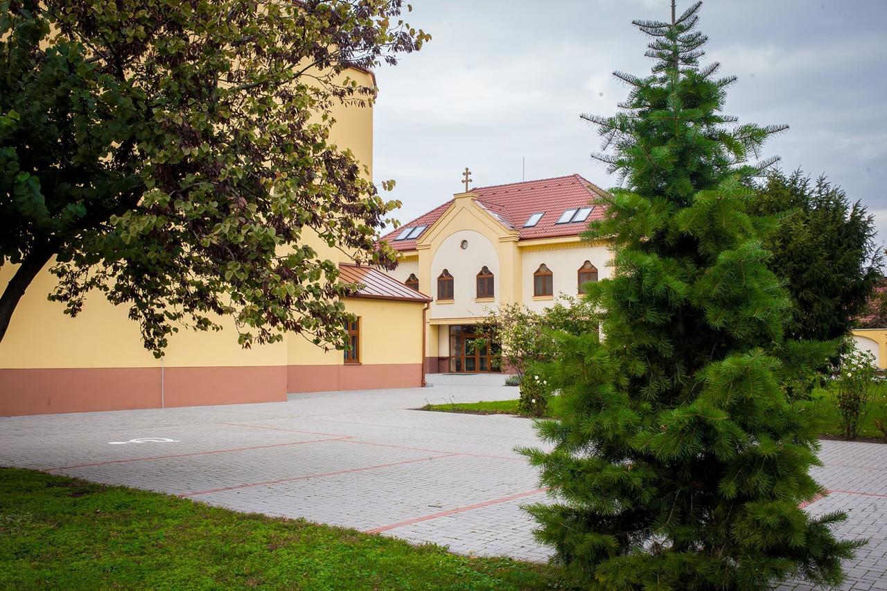 MAMRE Szálló Hajduboszormeny Exterior foto