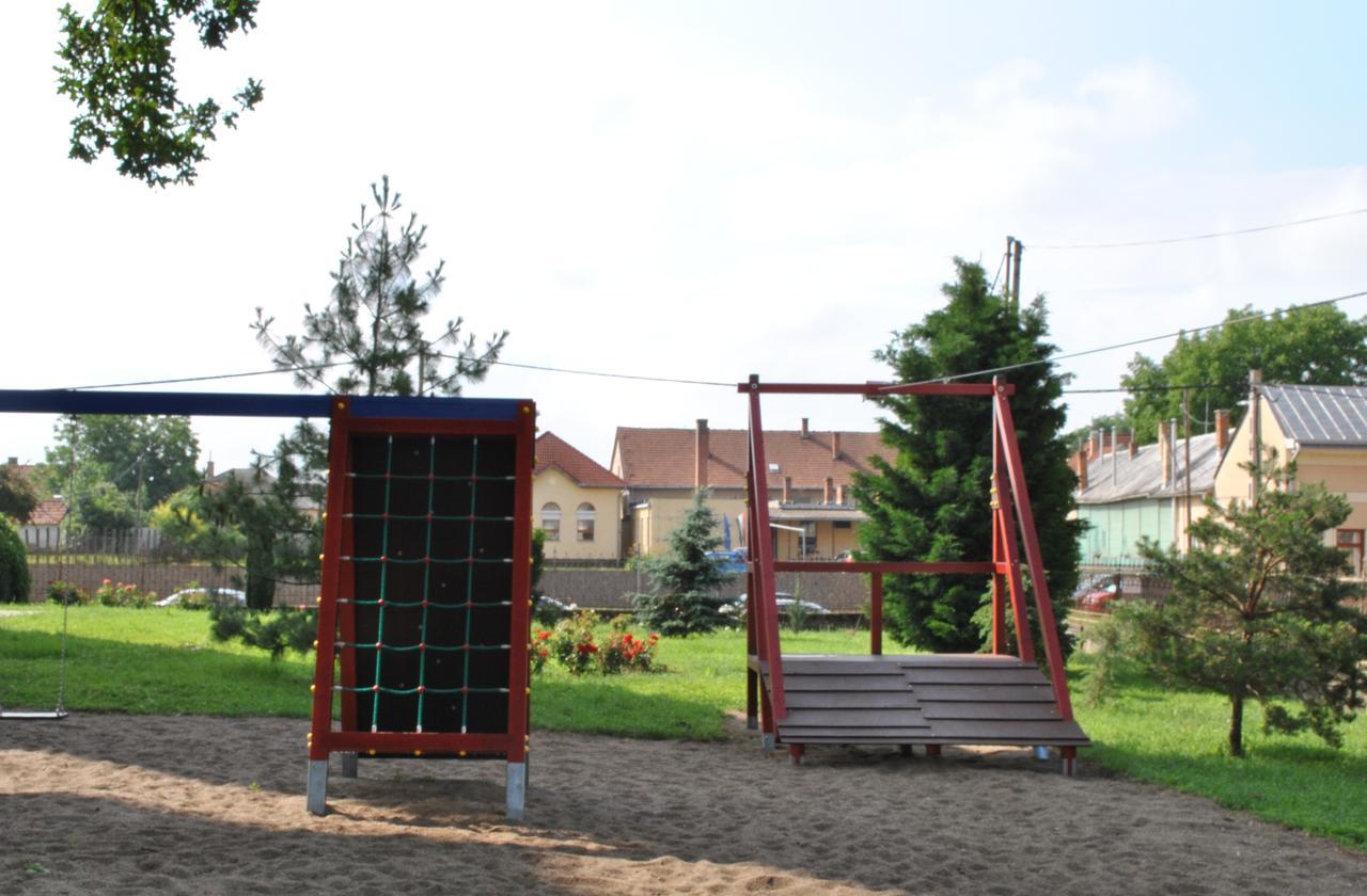 MAMRE Szálló Hajduboszormeny Exterior foto